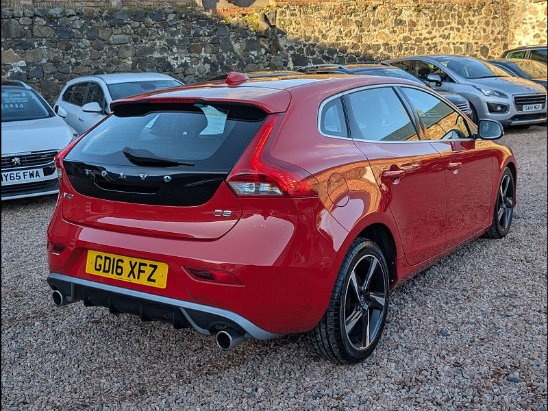 Volvo V40 2.0L D2 R-DESIGN NAV Hatchback 5dr Diesel Manual Euro 6 (118 bhp) 5dr Manual 2025