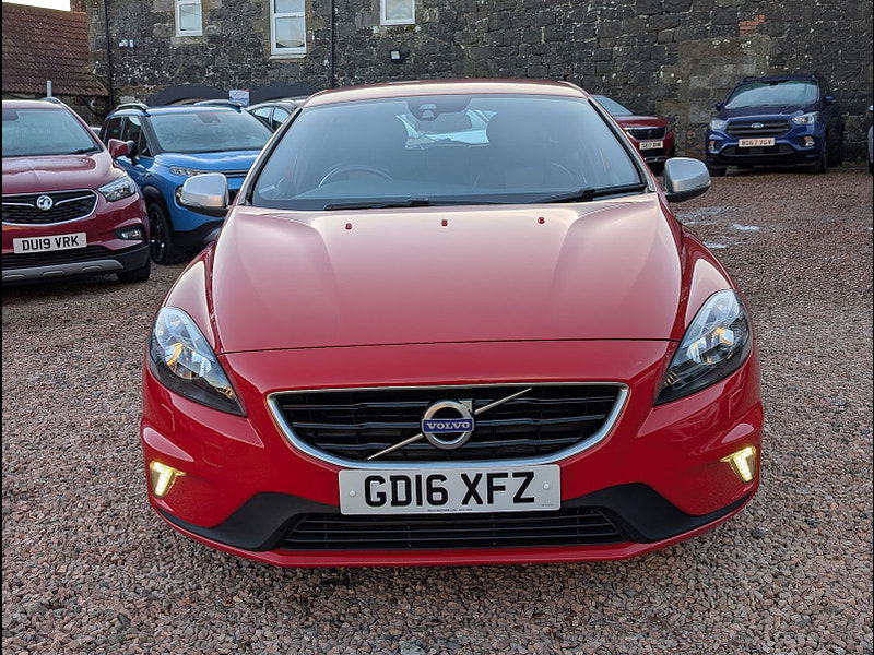 Volvo V40 2.0L D2 R-DESIGN NAV Hatchback 5dr Diesel Manual Euro 6 (118 bhp) 5dr Manual 2025