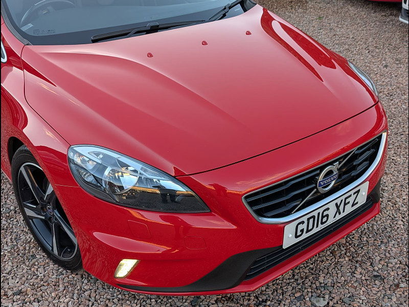 Volvo V40 2.0L D2 R-DESIGN NAV Hatchback 5dr Diesel Manual Euro 6 (118 bhp) 5dr Manual 2025