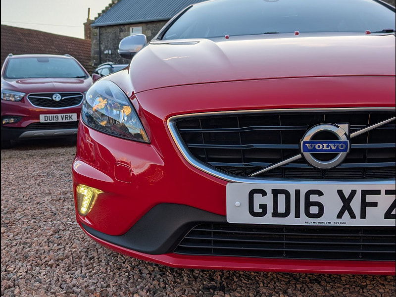 Volvo V40 2.0L D2 R-DESIGN NAV Hatchback 5dr Diesel Manual Euro 6 (118 bhp) 5dr Manual 2025