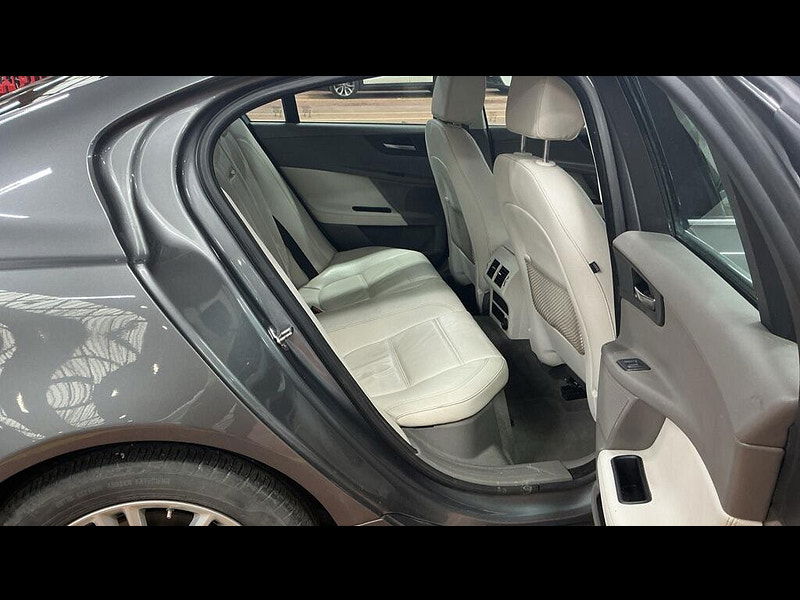 Jaguar XE 2.0d Prestige Auto Euro 6 (s/s) 4dr 4dr Automatic 2026