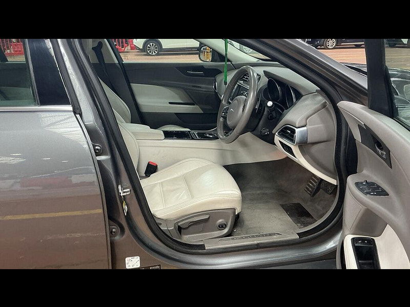 Jaguar XE 2.0d Prestige Auto Euro 6 (s/s) 4dr 4dr Automatic 2026