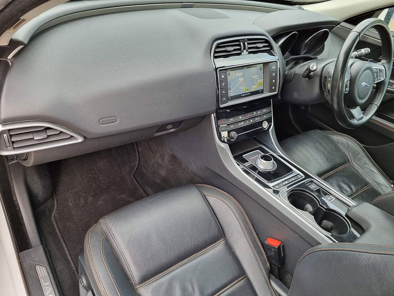 Jaguar XE 2.0d Prestige Auto Euro 6 (s/s) 4dr 4dr Automatic 2025