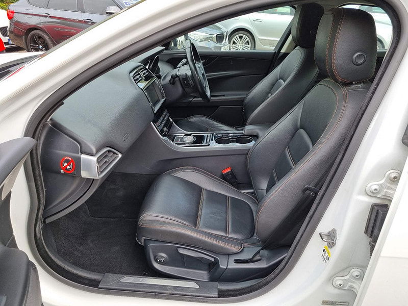 Jaguar XE 2.0d Prestige Auto Euro 6 (s/s) 4dr 4dr Automatic 2025