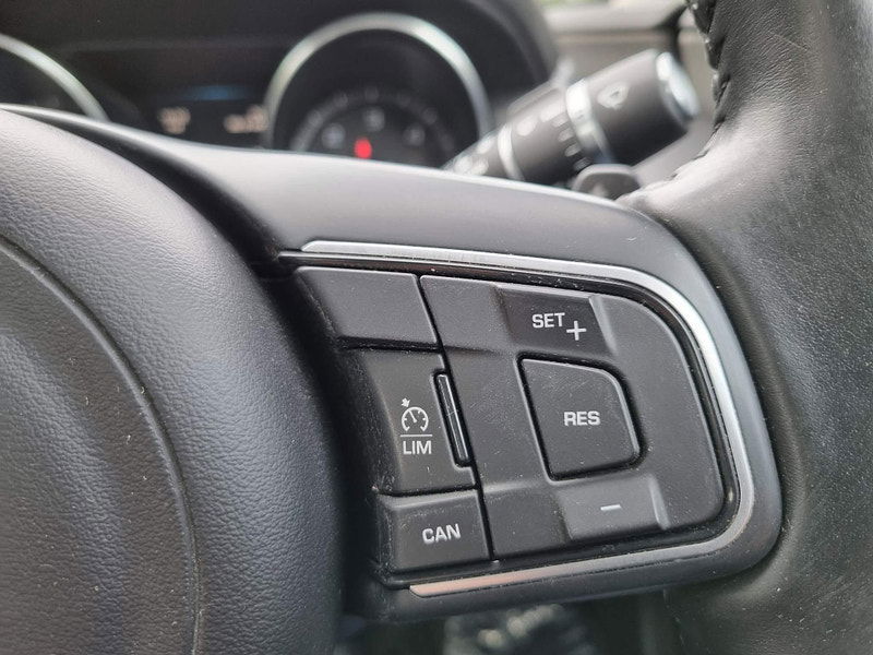 Jaguar XE 2.0d Prestige Auto Euro 6 (s/s) 4dr 4dr Automatic 2025