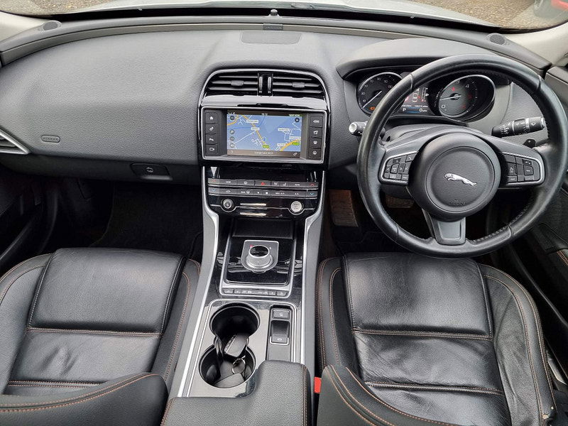Jaguar XE 2.0d Prestige Auto Euro 6 (s/s) 4dr 4dr Automatic 2025