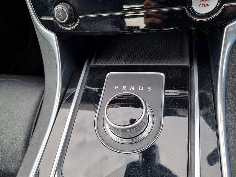 Jaguar XE 2.0d Prestige Auto Euro 6 (s/s) 4dr 4dr Automatic 2025