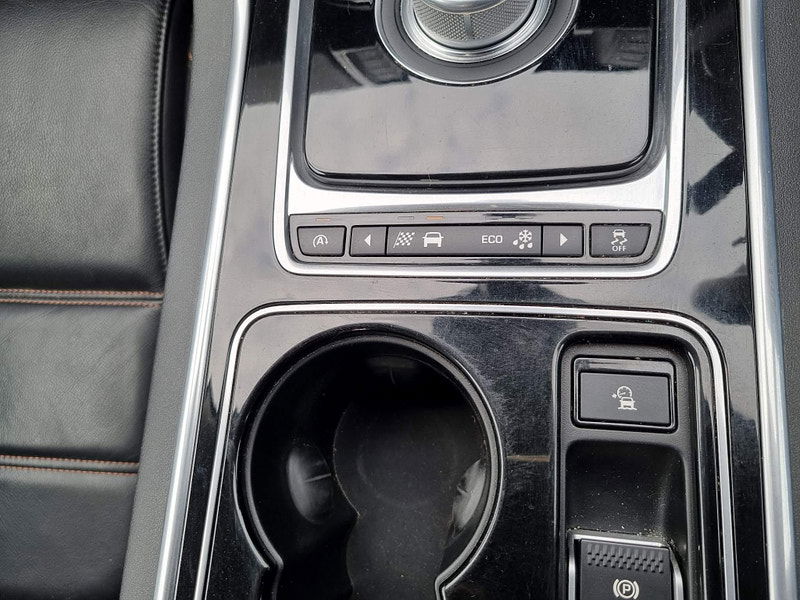 Jaguar XE 2.0d Prestige Auto Euro 6 (s/s) 4dr 4dr Automatic 2025