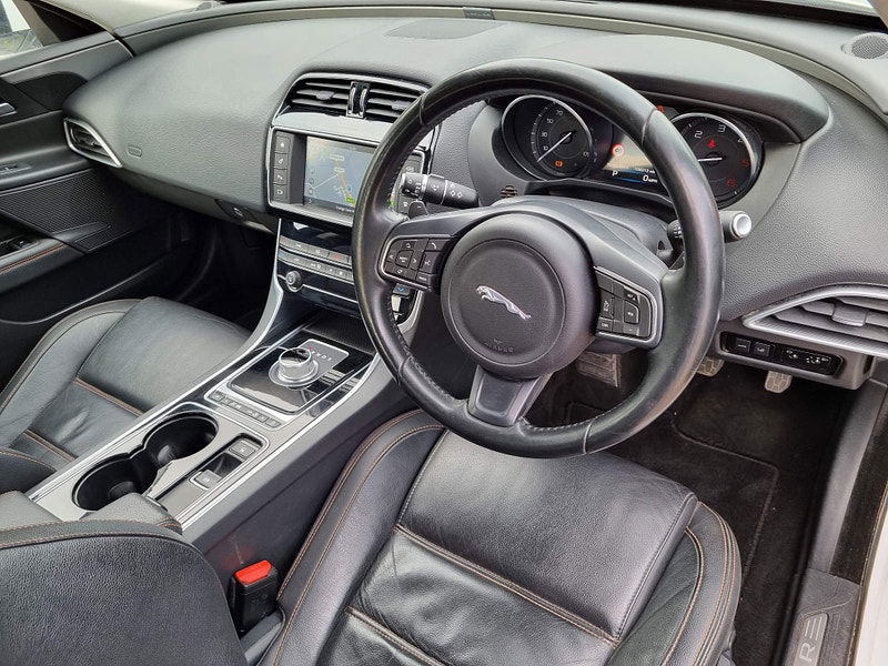 Jaguar XE 2.0d Prestige Auto Euro 6 (s/s) 4dr 4dr Automatic 2025