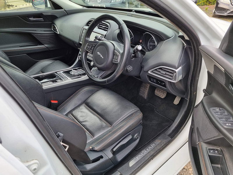 Jaguar XE 2.0d Prestige Auto Euro 6 (s/s) 4dr 4dr Automatic 2025