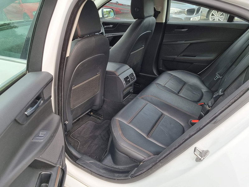 Jaguar XE 2.0d Prestige Auto Euro 6 (s/s) 4dr 4dr Automatic 2025