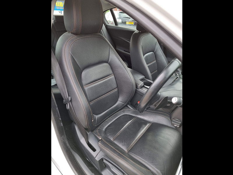 Jaguar XE 2.0d Prestige Auto Euro 6 (s/s) 4dr 4dr Automatic 2025