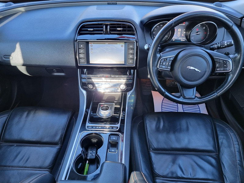 Jaguar XE 2.0d Prestige Auto Euro 6 (s/s) 4dr 4dr Automatic 2025