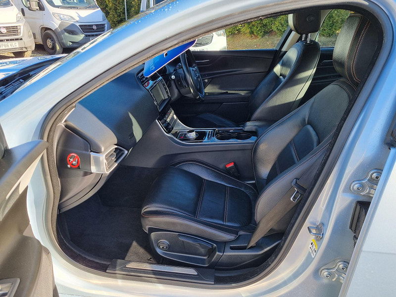 Jaguar XE 2.0d Prestige Auto Euro 6 (s/s) 4dr 4dr Automatic 2025