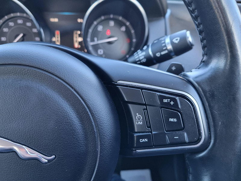 Jaguar XE 2.0d Prestige Auto Euro 6 (s/s) 4dr 4dr Automatic 2025