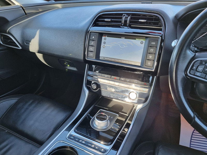 Jaguar XE 2.0d Prestige Auto Euro 6 (s/s) 4dr 4dr Automatic 2025