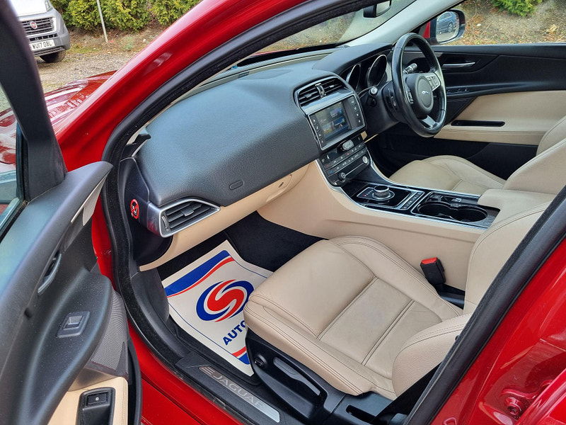 Jaguar XE 2.0d Prestige Auto Euro 6 (s/s) 4dr 4dr Automatic 2025