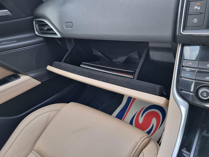 Jaguar XE 2.0d Prestige Auto Euro 6 (s/s) 4dr 4dr Automatic 2025