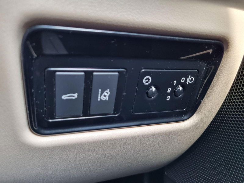 Jaguar XE 2.0d Prestige Auto Euro 6 (s/s) 4dr 4dr Automatic 2025