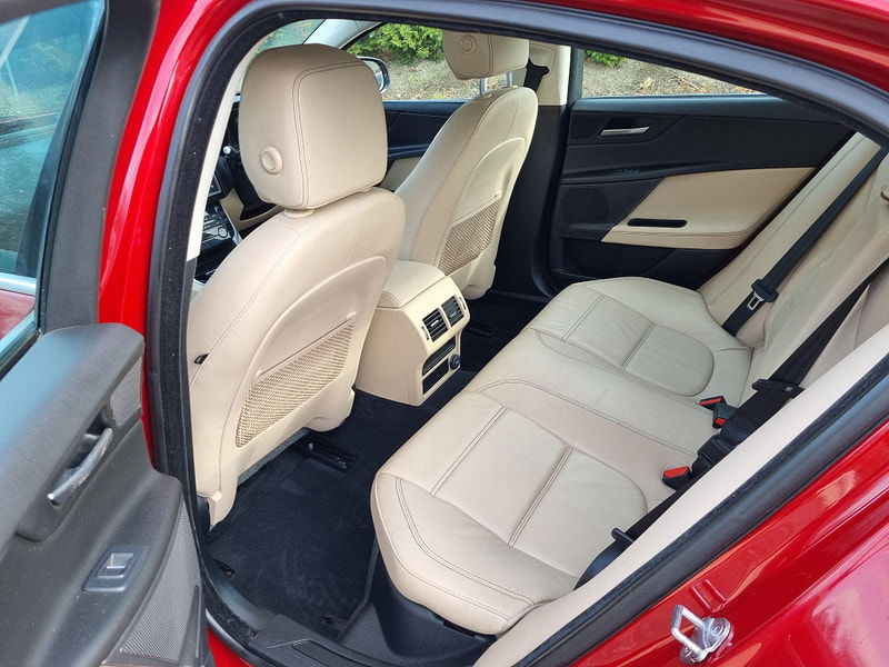 Jaguar XE 2.0d Prestige Auto Euro 6 (s/s) 4dr 4dr Automatic 2025