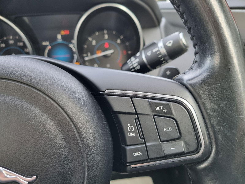 Jaguar XE 2.0d Prestige Auto Euro 6 (s/s) 4dr 4dr Automatic 2025