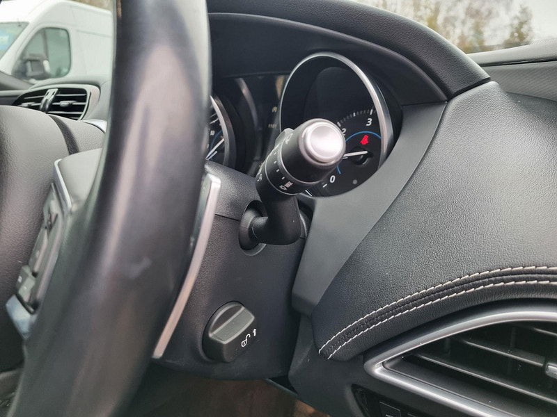 Jaguar XE 2.0d R-Sport Auto AWD Euro 6 (s/s) 4dr 4dr Automatic 2026