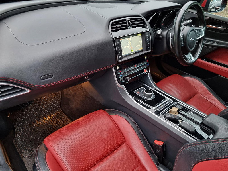 Jaguar XE 2.0d R-Sport Auto Euro 6 (s/s) 4dr 4dr Automatic 2026