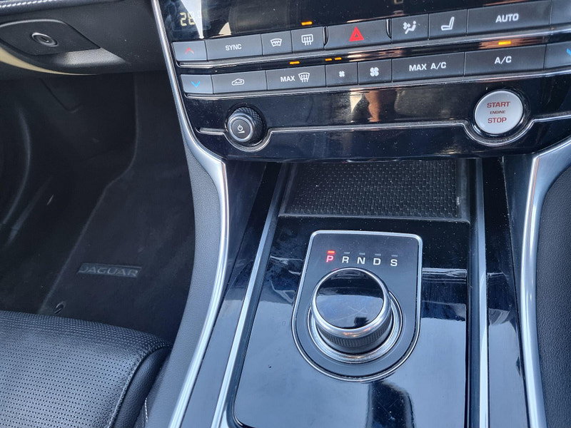 Jaguar XE 2.0d R-Sport Auto Euro 6 (s/s) 4dr 4dr Automatic 2026