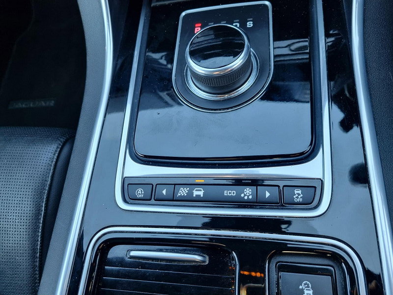 Jaguar XE 2.0d R-Sport Auto Euro 6 (s/s) 4dr 4dr Automatic 2026