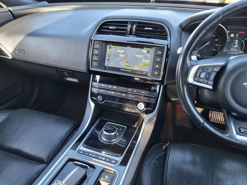 Jaguar XE 2.0d R-Sport Auto Euro 6 (s/s) 4dr 4dr Automatic 2026