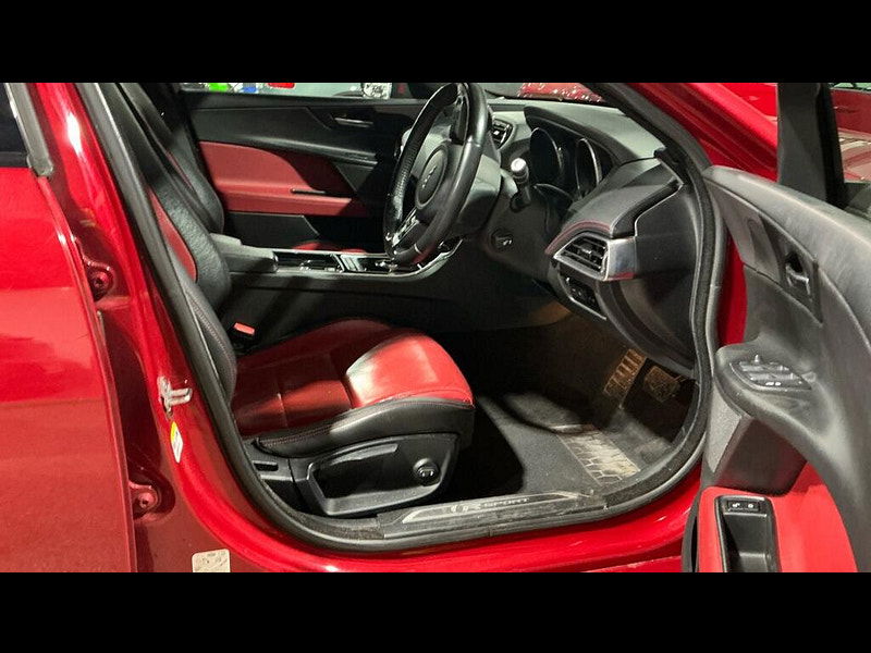 Jaguar XE 2.0d R-Sport Auto Euro 6 (s/s) 4dr 4dr Automatic 2026