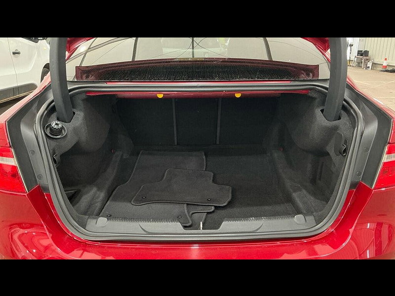 Jaguar XE 2.0d R-Sport Auto Euro 6 (s/s) 4dr 4dr Automatic 2026