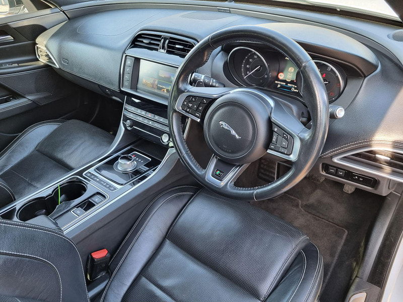 Jaguar XE 2.0d R-Sport Auto Euro 6 (s/s) 4dr 4dr Automatic 2025