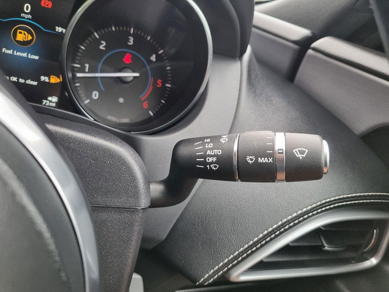 Jaguar XE 2.0d R-Sport Auto Euro 6 (s/s) 4dr 4dr Automatic 2025