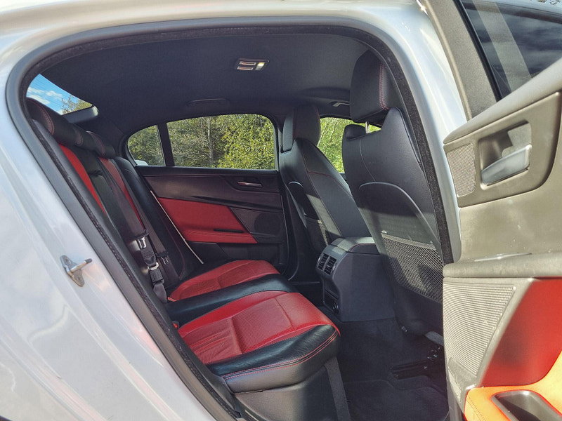 Jaguar XE 2.0d R-Sport Auto Euro 6 (s/s) 4dr 4dr Automatic 2026