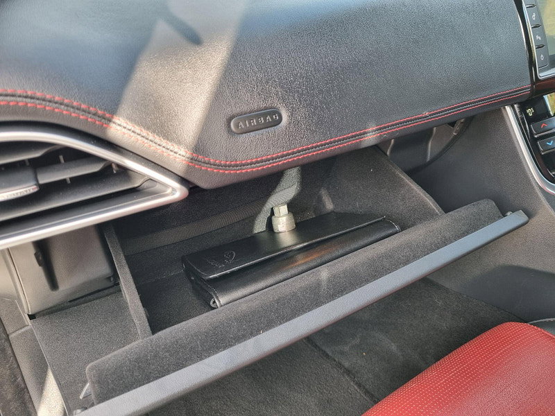 Jaguar XE 2.0d R-Sport Auto Euro 6 (s/s) 4dr 4dr Automatic 2026