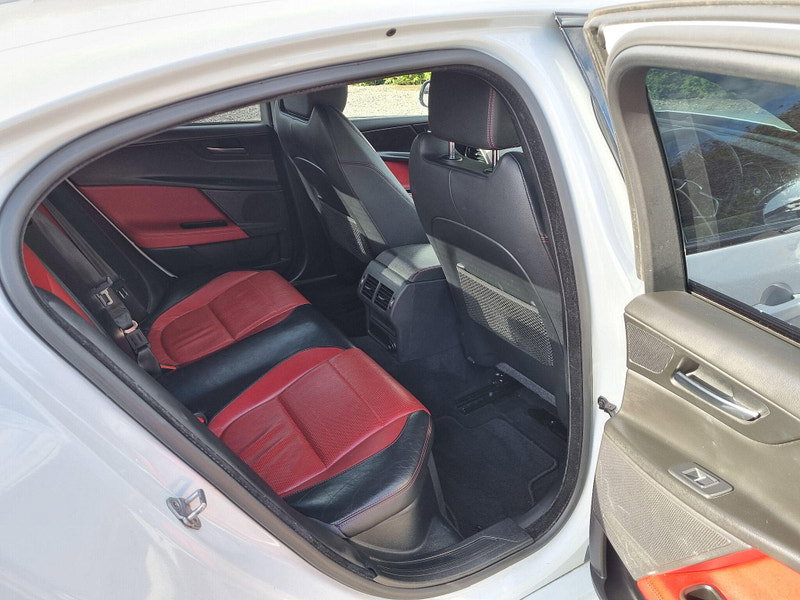 Jaguar XE 2.0d R-Sport Auto Euro 6 (s/s) 4dr 4dr Automatic 2026