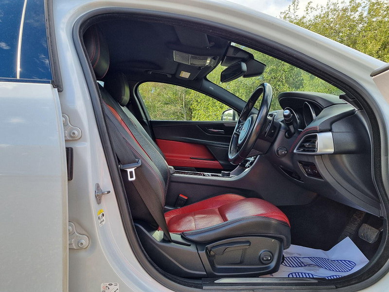 Jaguar XE 2.0d R-Sport Auto Euro 6 (s/s) 4dr 4dr Automatic 2026