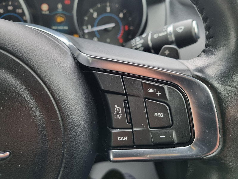 Jaguar XE 2.0d R-Sport Auto Euro 6 (s/s) 4dr 4dr Automatic 2025