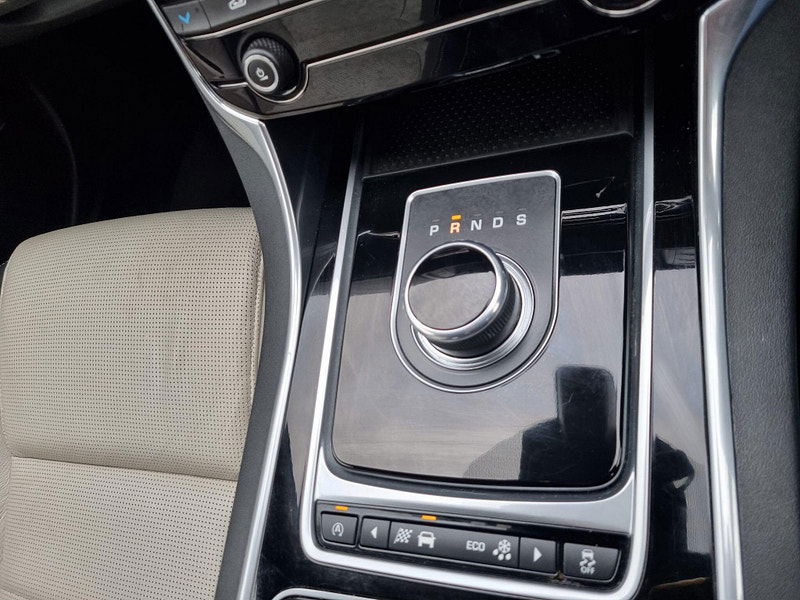 Jaguar XE 2.0d R-Sport Auto Euro 6 (s/s) 4dr 4dr Automatic 2025