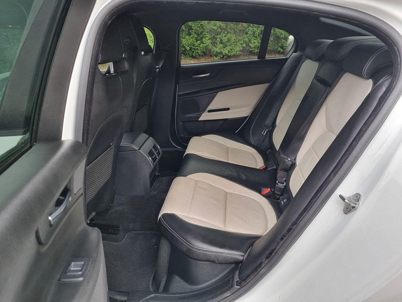 Jaguar XE 2.0d R-Sport Auto Euro 6 (s/s) 4dr 4dr Automatic 2025