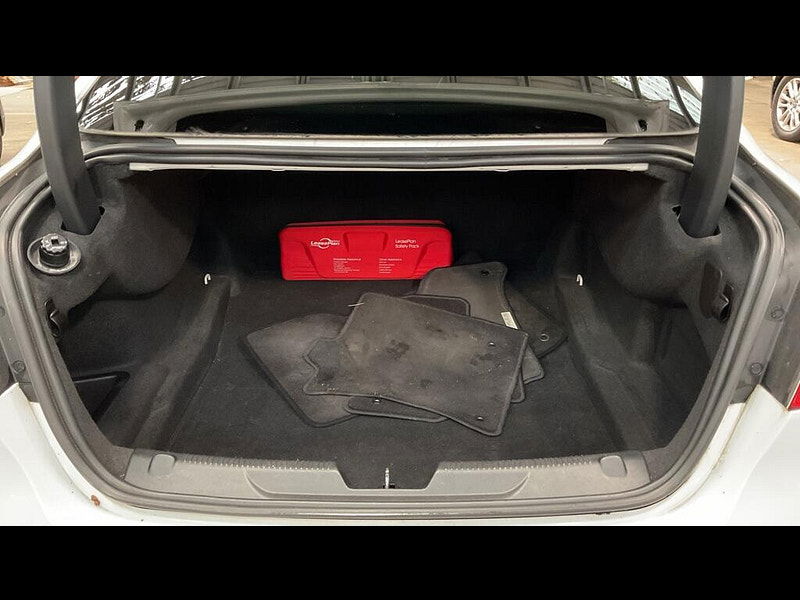 Jaguar XE 2.0d R-Sport Auto Euro 6 (s/s) 4dr 4dr Automatic 2025