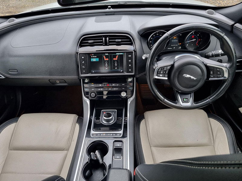 Jaguar XE 2.0d R-Sport Auto Euro 6 (s/s) 4dr 4dr Automatic 2025