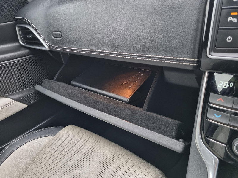 Jaguar XE 2.0d R-Sport Auto Euro 6 (s/s) 4dr 4dr Automatic 2025