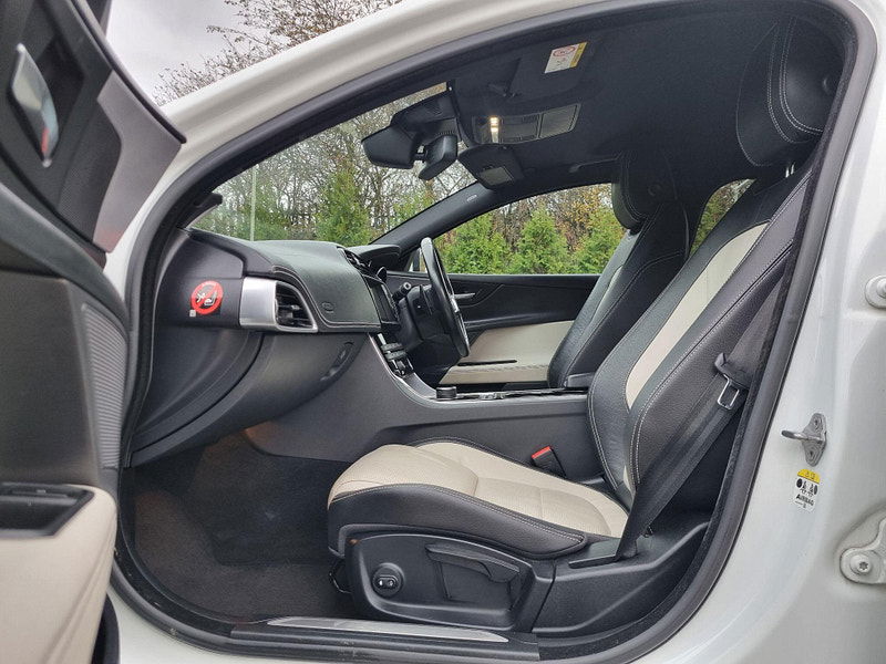 Jaguar XE 2.0d R-Sport Auto Euro 6 (s/s) 4dr 4dr Automatic 2025