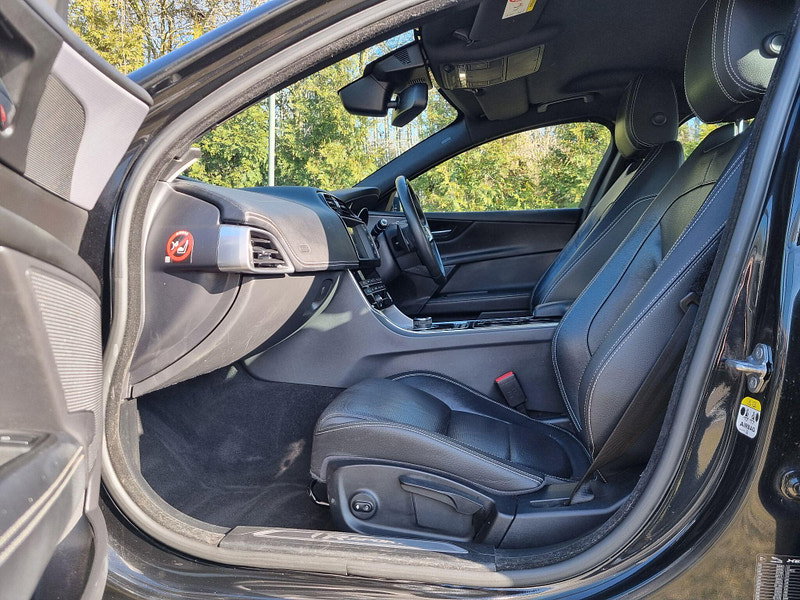 Jaguar XE 2.0d R-Sport Auto Euro 6 (s/s) 4dr 4dr Automatic 2026