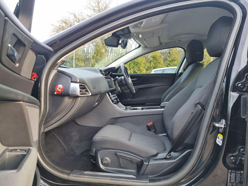 Jaguar XE 2.0d SE Auto Euro 6 (s/s) 4dr 4dr Automatic 2026