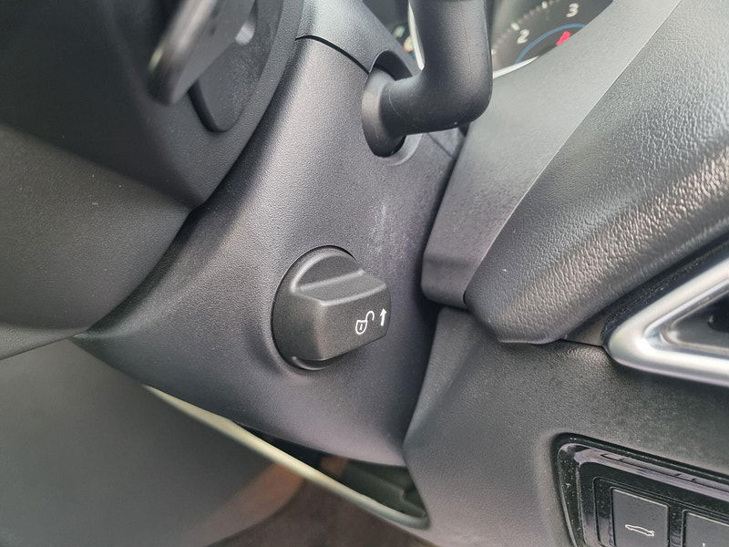 Jaguar XE 2.0d SE Auto Euro 6 (s/s) 4dr 4dr Automatic 2026