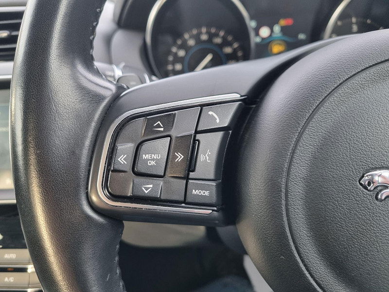 Jaguar XE 2.0d SE Auto Euro 6 (s/s) 4dr 4dr Automatic 2026