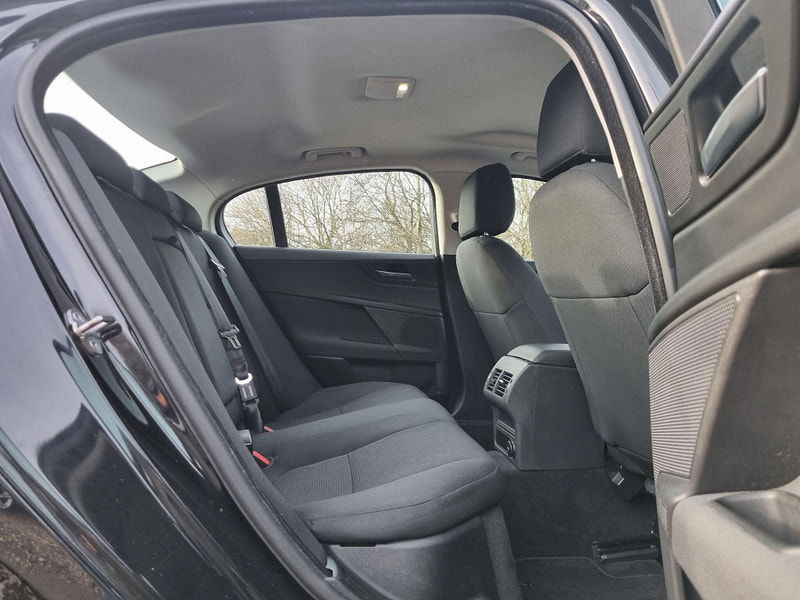 Jaguar XE 2.0d SE Auto Euro 6 (s/s) 4dr 4dr Automatic 2026